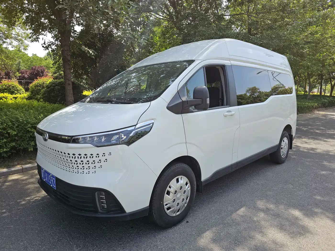 SAIC Maxus Xintu V70 2023 Model 2.0T Elite Edition Automatic Long Wheelbase Medium Roof 6/7-Seater