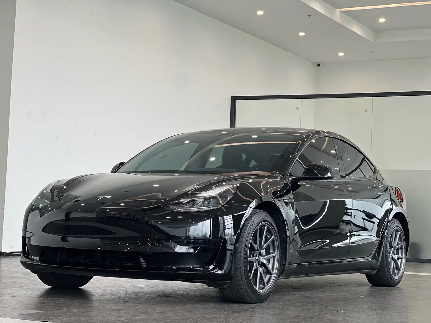 Tesla Model 3 2021 Standard Range Rear-Wheel Drive Upgrade
