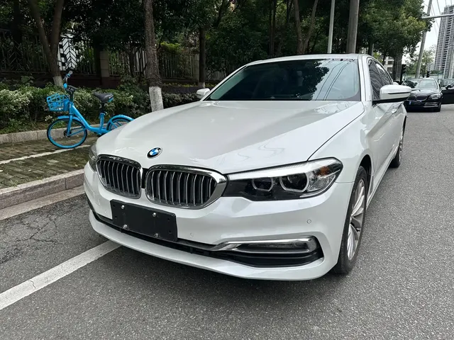 BMW 5 Series 2018 525Li Luxury Package