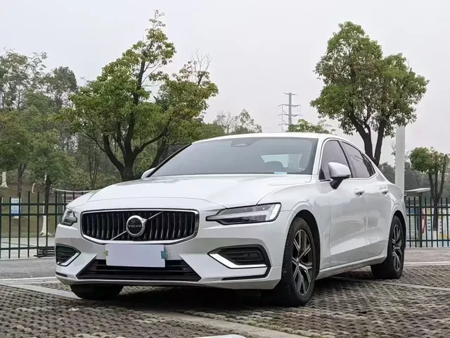 Volvo S60 2022 B4 Smart Comfort Luxury Edition