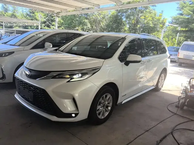 Toyota Granvia 2023 2.5L Hybrid Comfort Edition