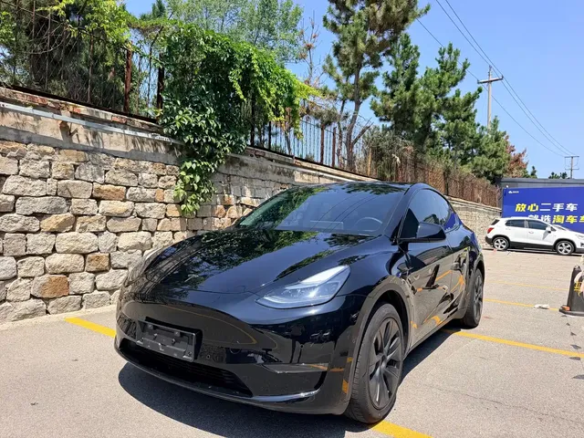 Tesla Model Y 2023 Long Range All-Wheel Drive Edition