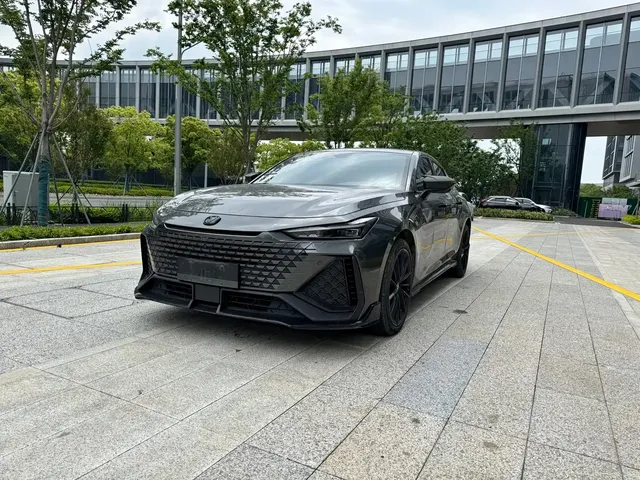 Changan UNI-V 2023 2.0T Sharp Speed Edition