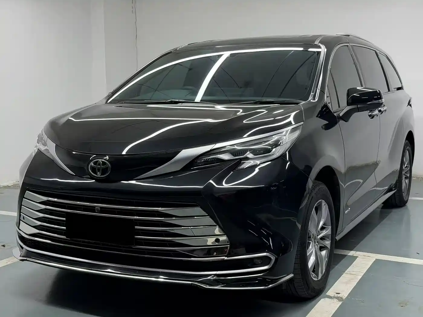 Toyota Sienna 2024 2.5L Hybrid 4WD Premium Edition