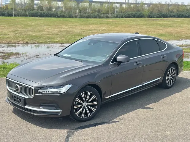 Volvo S90 2022 B5 Momentum Sport Edition