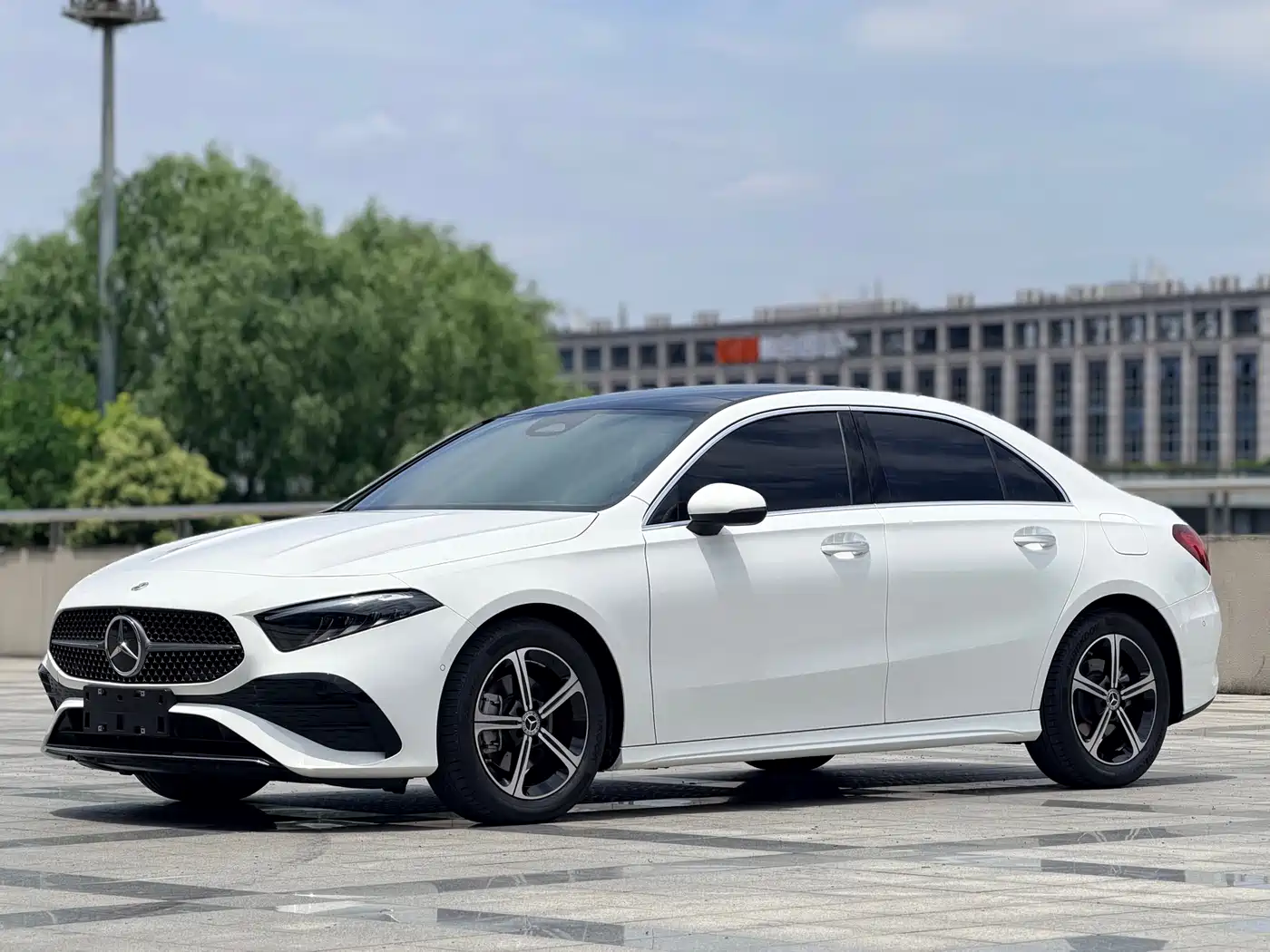 Mercedes-Benz A-Class 2025 A 200 L Fashion Edition