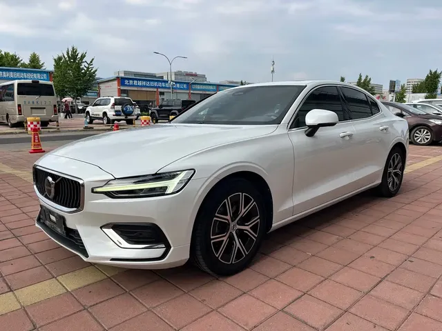 Volvo S60 2023 B4 Smart Comfort Luxury Edition