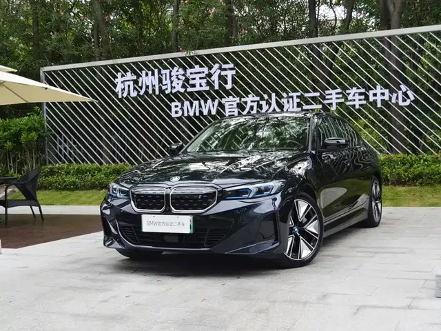 BMW i3 2023 eDrive 40 L Shadow Night Sport Package