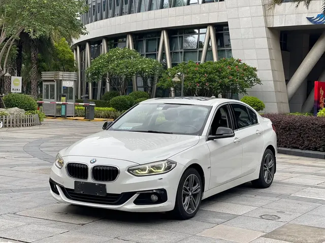 BMW 1 Series 2018 118i Sport Edition