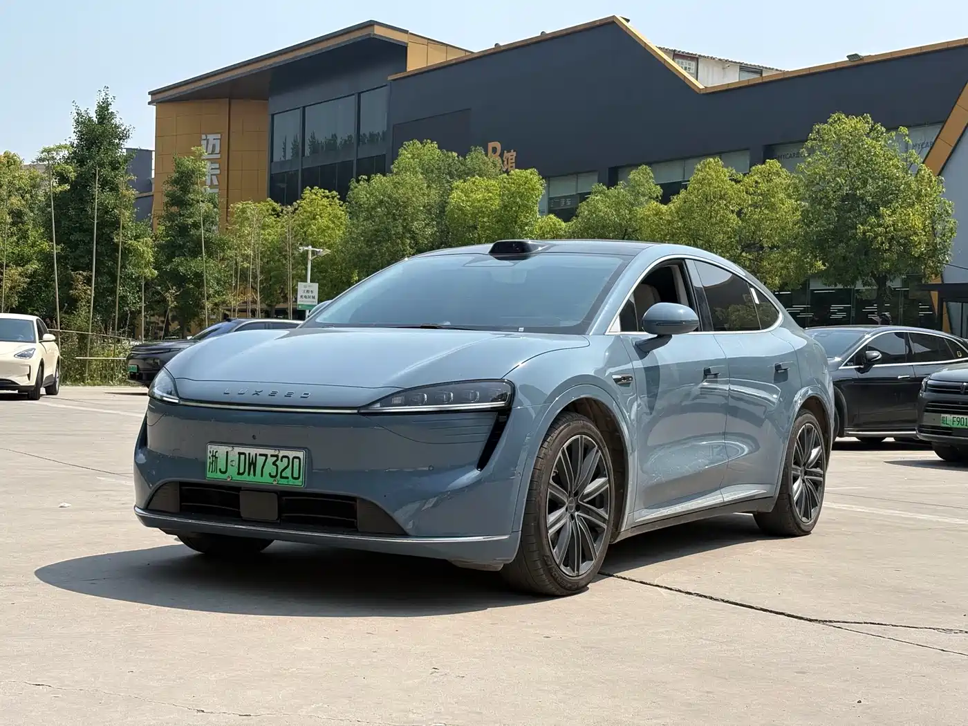 Zhijie Luxeed R7 2024 Pure Electric 802km Max