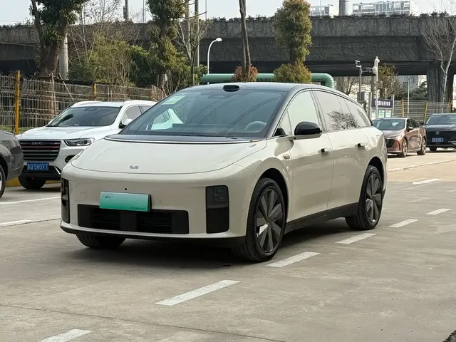 Li Auto i6 2025 4WD Base Model