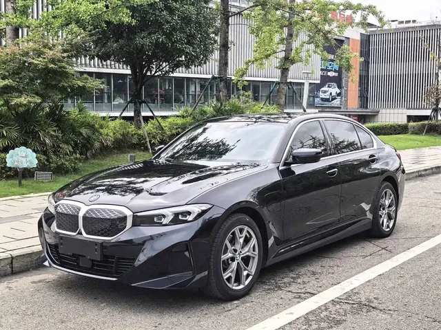 BMW i3 2026 eDrive 35 L