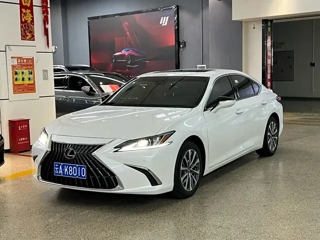 Lexus ES 2022 300h Excellence Edition