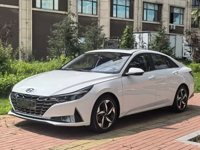 Hyundai Elantra 2022 1.5L CVT LUX Premium Edition