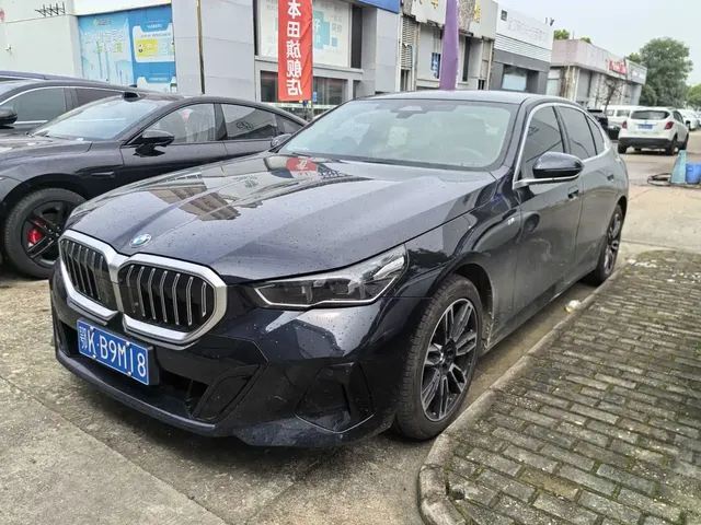 BMW 5 Series 2025 530Li Leading M Sport Package