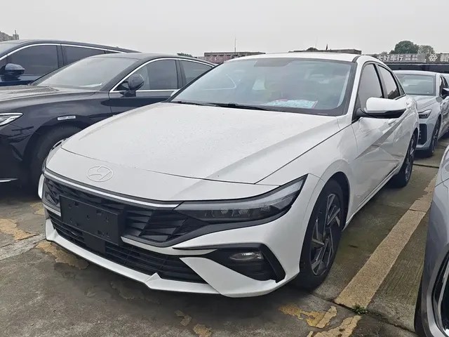 Hyundai Elantra 2023 1.5L CVT GLS Premium
