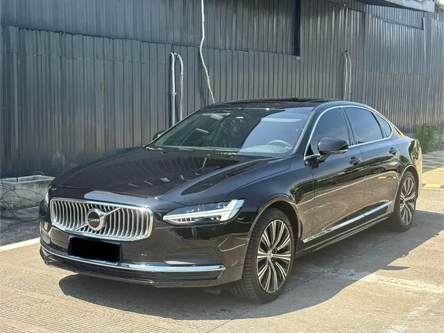 Volvo S90 2024 B5 Momentum Luxury Edition