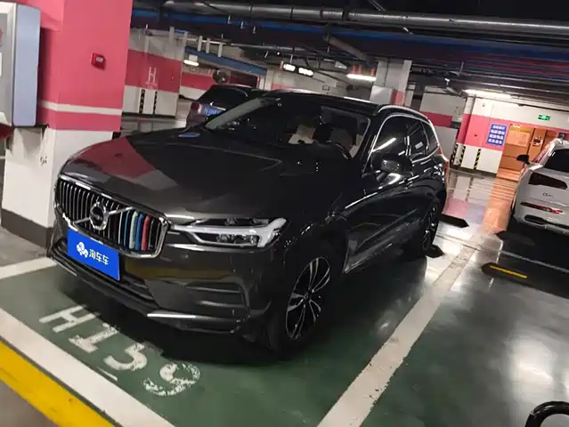 Volvo XC60 2018 T5 AWD Momentum Edition