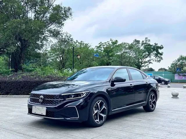 Volkswagen Passat 2023 330TSI Starlight Luxury Edition
