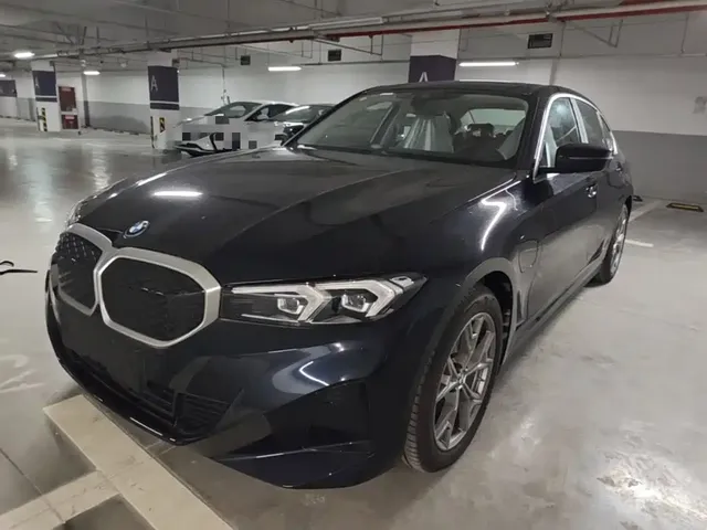 BMW i3 2026 eDrive 35 L