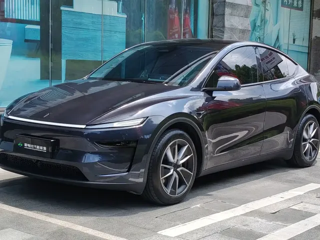 Tesla Model Y 2025 Rear-Wheel Drive