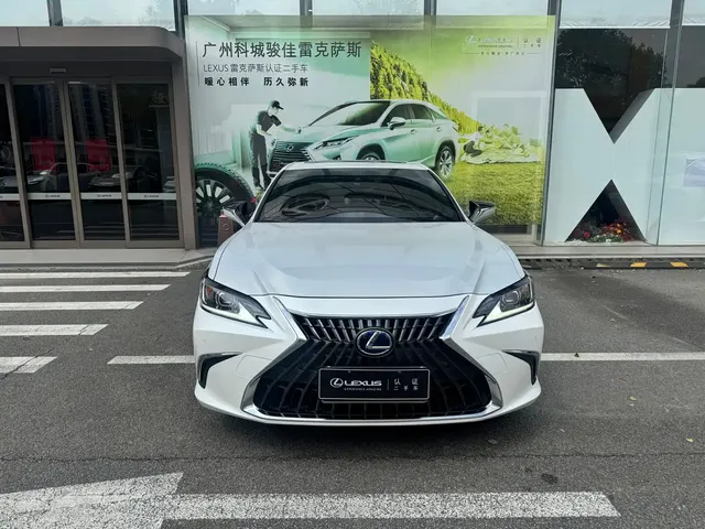 Lexus ES 2021 300h Excellence Edition