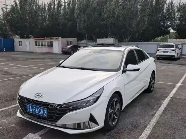 Hyundai Elantra 2022 1.5L CVT LUX Premium Edition