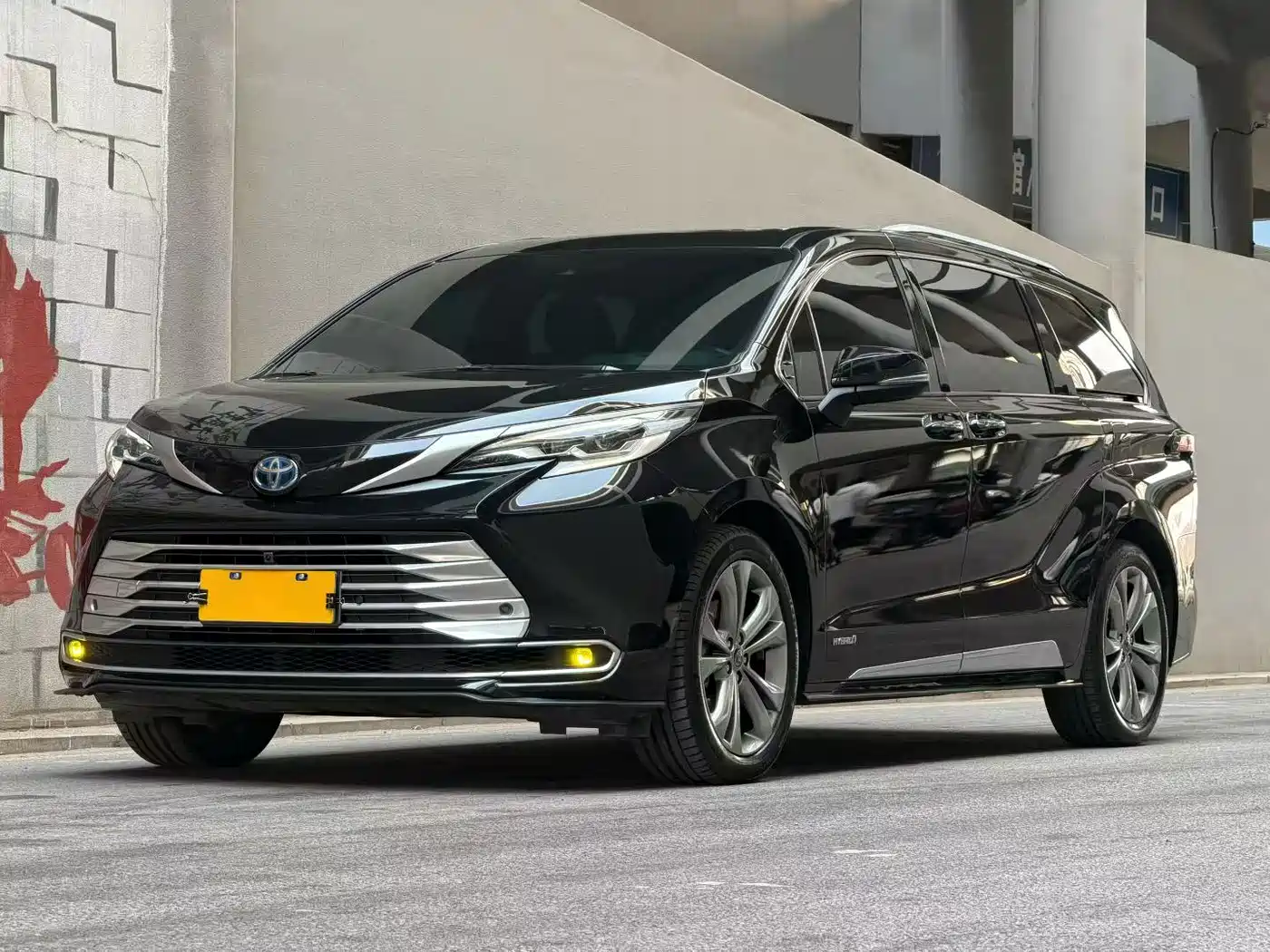 Toyota Sienna 2023 2.5L Hybrid Platinum Edition