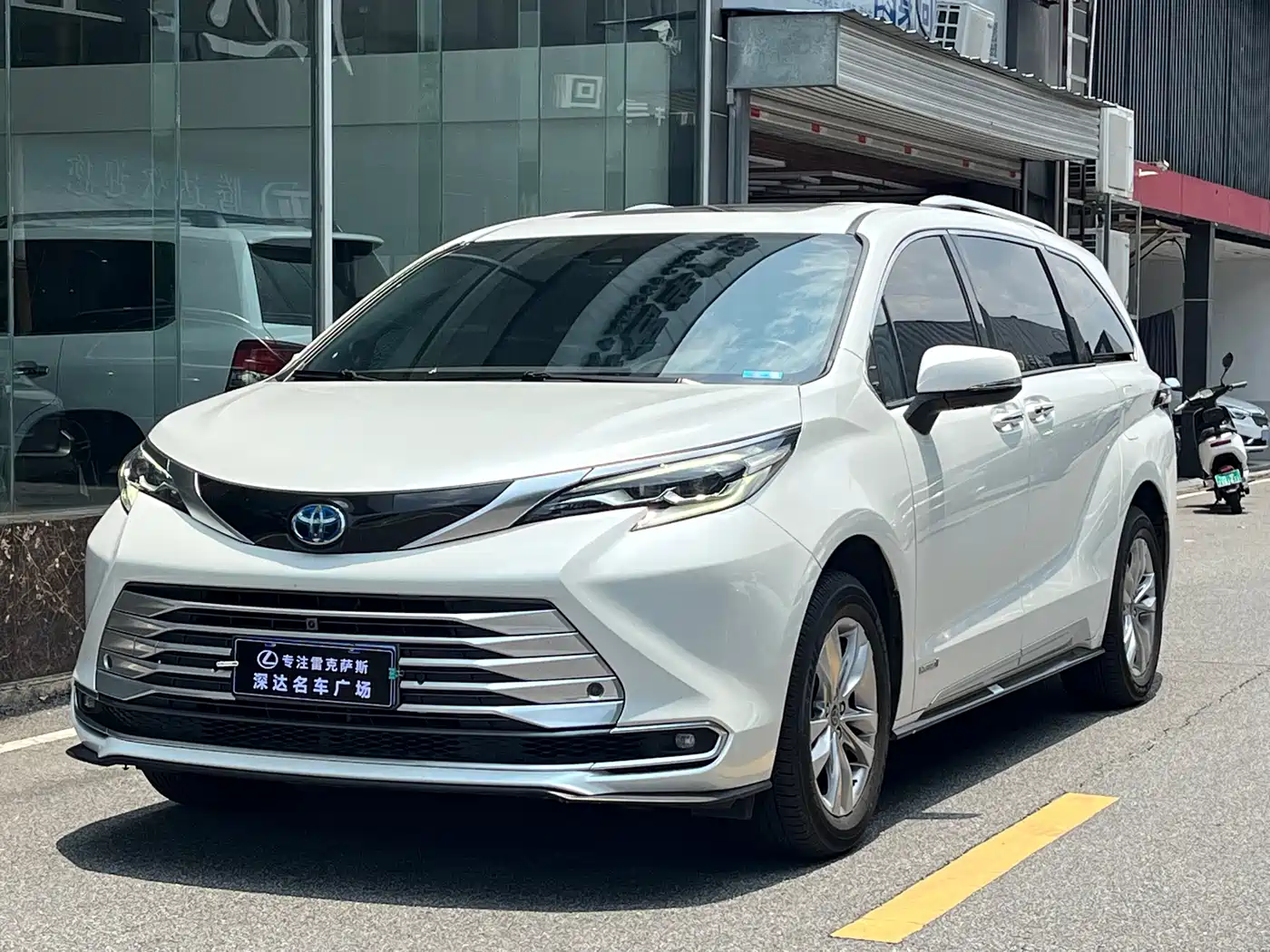 Toyota Sienna 2021 2.5L Hybrid Platinum Edition