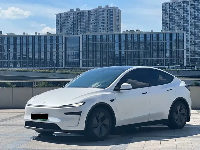 Tesla Model Y 2025 Long Range All-Wheel Drive