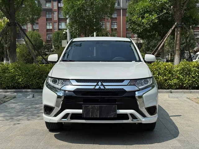 Mitsubishi Outlander 2021 Facelift 2.0L 2WD Comfort Edition 5-Seater