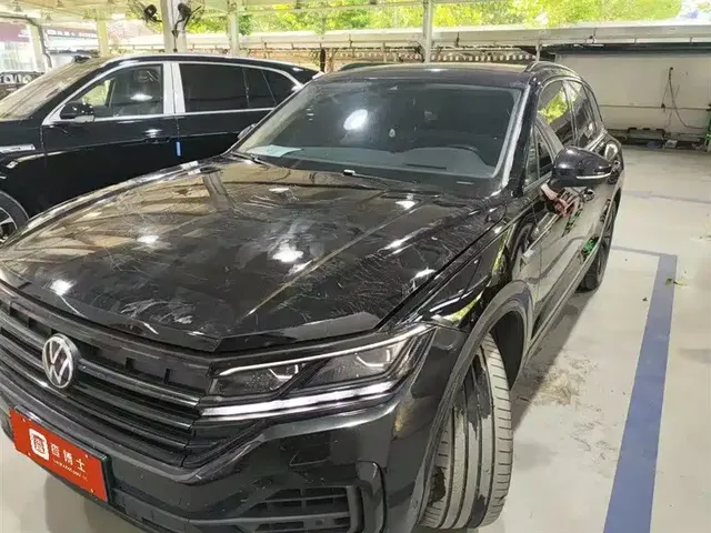 Volkswagen Touareg 2023 3.0TSI R-Line Black Sports Package