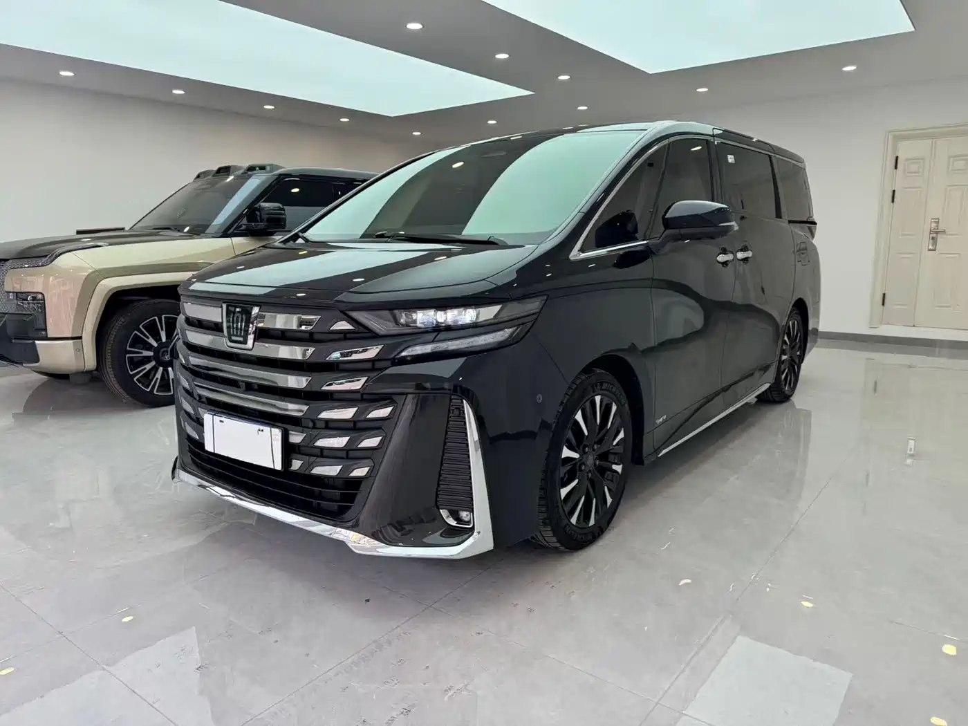 Toyota Vellfire 2024 Crown Hybrid 2.5L Executive Premium Edition