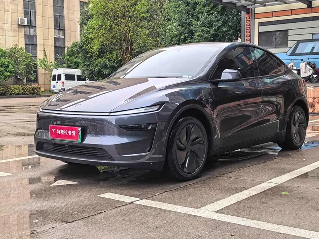 Tesla Model Y 2025 Rear-Wheel Drive