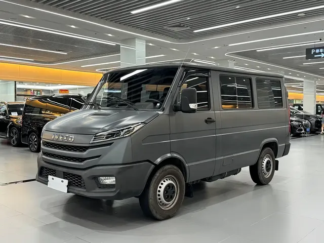 Iveco Daily 2023 2.5T A35M1 Short Wheelbase Low Roof Dual Tire Sliding Door 5-9 Seater