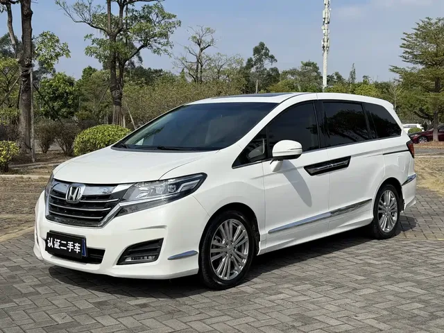 Honda Elysion 2016 2.4L Fashion Edition