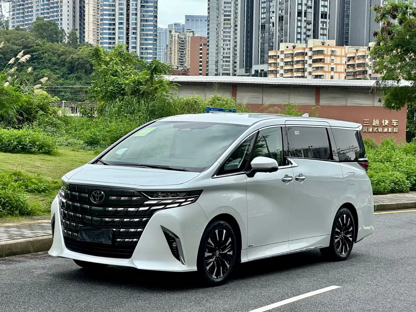 Toyota Alphard 2024 Hybrid 2.5L Ultimate Enjoyment Edition