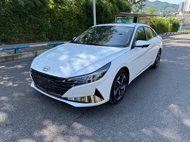 Hyundai Elantra 2021 1.5L CVT LUX Premium Edition