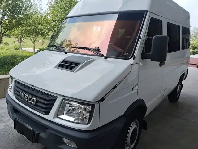 Iveco Daily 2021 2.5T A35 M1 Bus 5-9 Seats Short Wheelbase Medium Roof Single Tire Manual Door