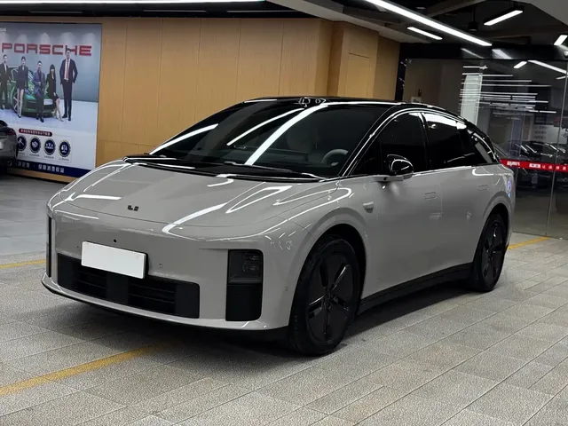 Li Auto i6 2025 2WD Base Model