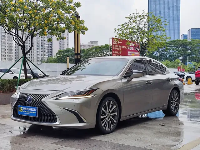 Lexus ES 2020 300h Ultimate Edition