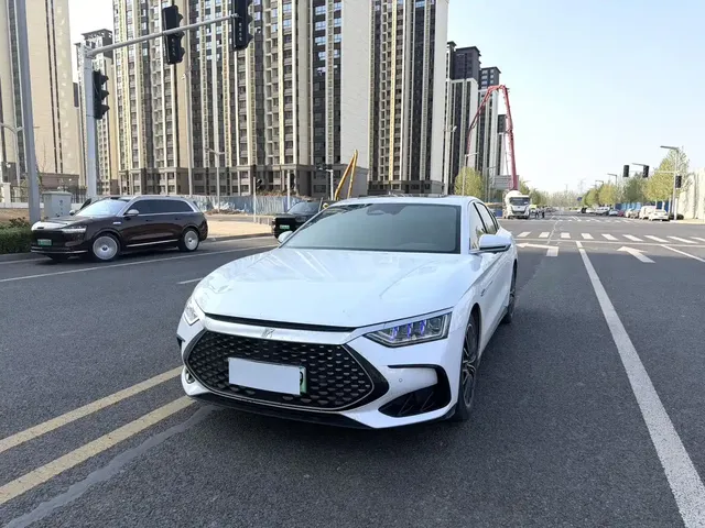 BYD Han 2023 DM-i Champion Edition 121KM Honor