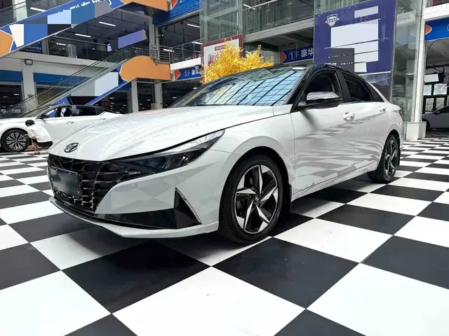 Hyundai Elantra 2022 1.5L CVT LUX Premium Edition