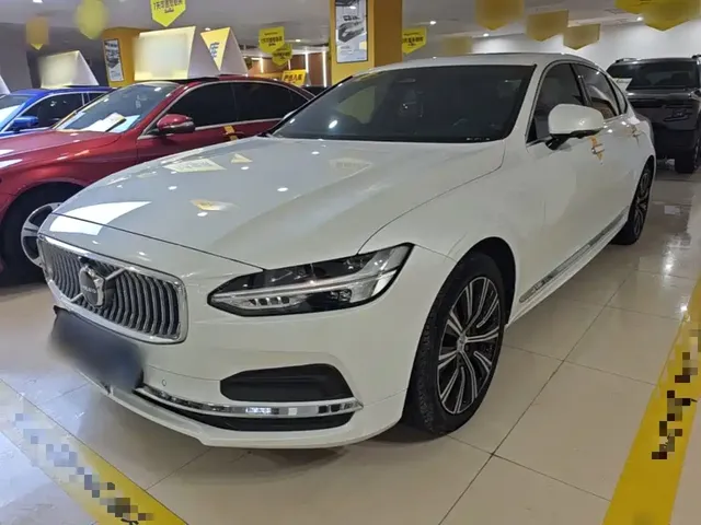 Volvo S90 2022 B5 Momentum Luxury Edition