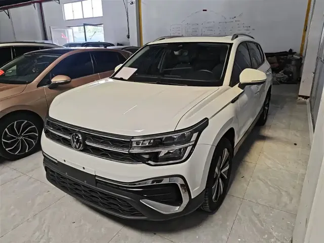 Volkswagen Tharu 2023 300TSI 2WD Bright Moon Edition