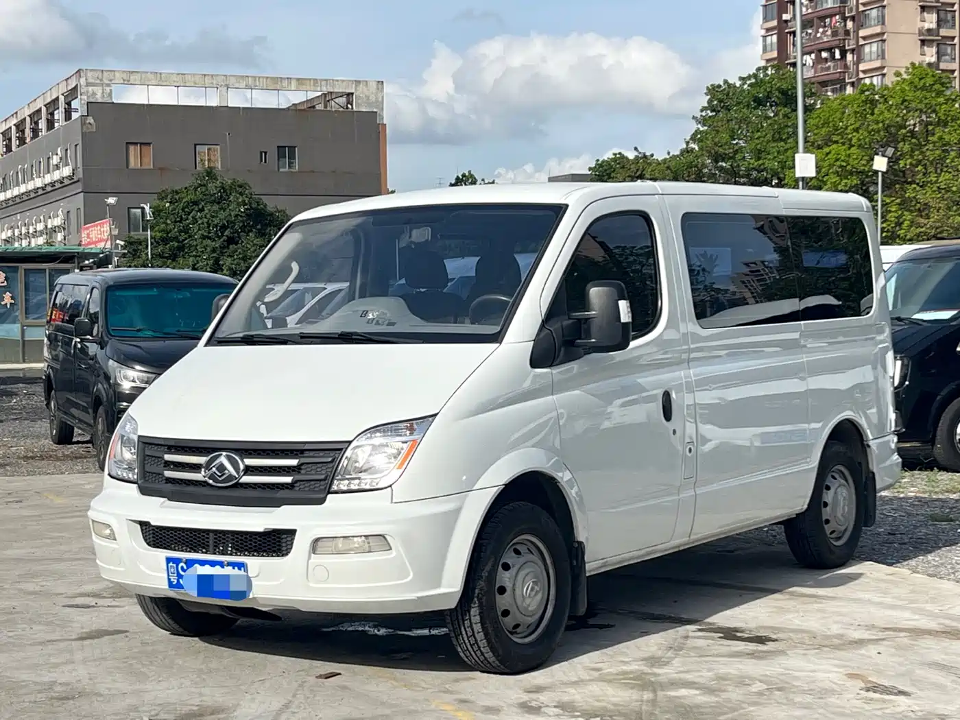 SAIC Maxus Xintu V80 2021 2.0T Manual Classic Aoyuntong Short Wheelbase Medium Roof 5/6-Seater