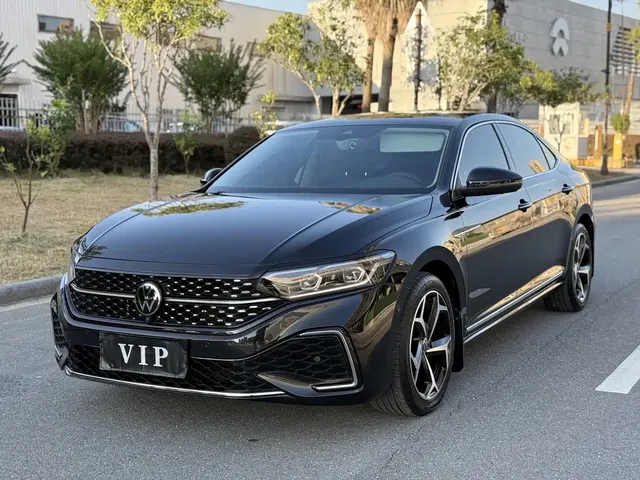 Volkswagen Passat 2023 330TSI Starlight Luxury Edition