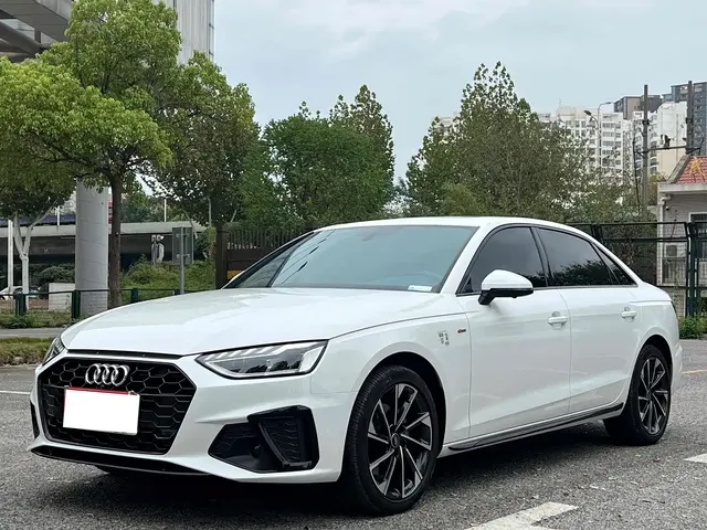 Audi A4L 2023 40 TFSI Luxury Sport