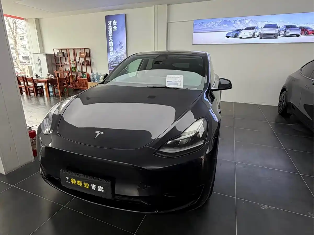 Tesla Model Y 2023 Long Range All-Wheel Drive Edition