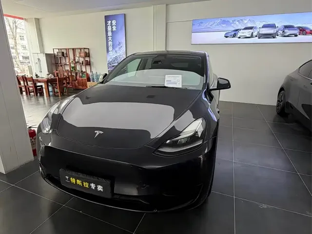 Tesla Model Y 2023 Long Range All-Wheel Drive Edition